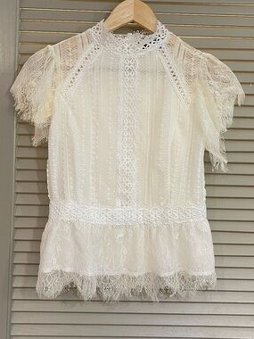 Stru & Bow Lace Peplum Short-Sleeve Top in Cream